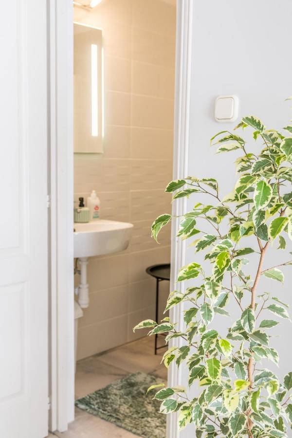 Villa 21 Boutique Rooms Balatonalmádi エクステリア 写真