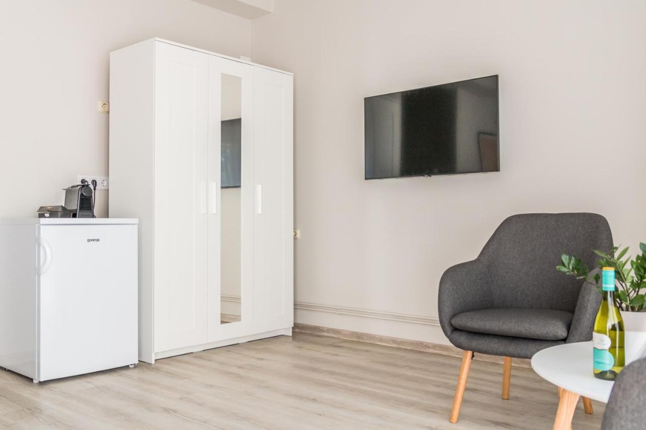 Villa 21 Boutique Rooms Balatonalmádi エクステリア 写真