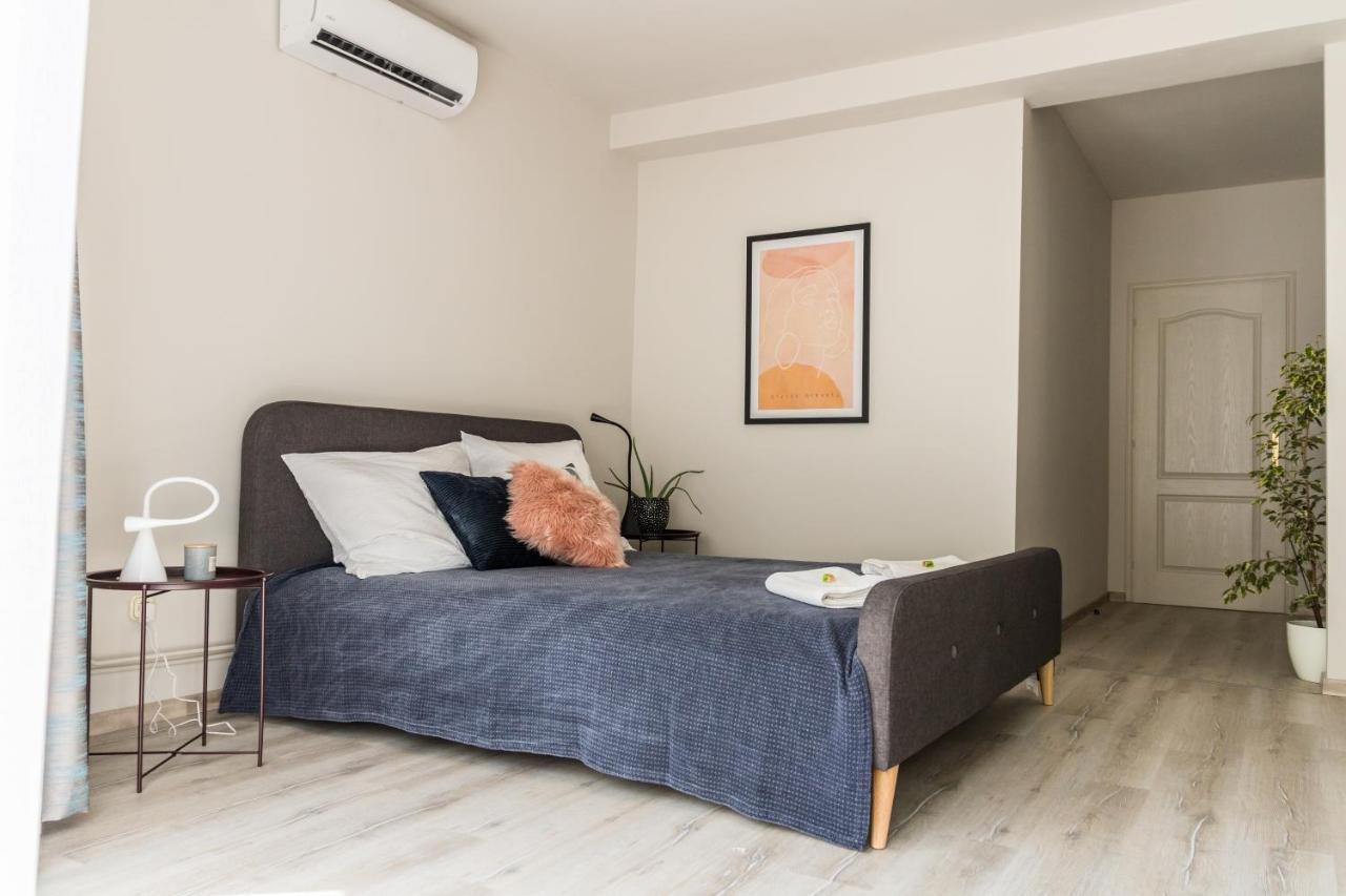 Villa 21 Boutique Rooms Balatonalmádi エクステリア 写真