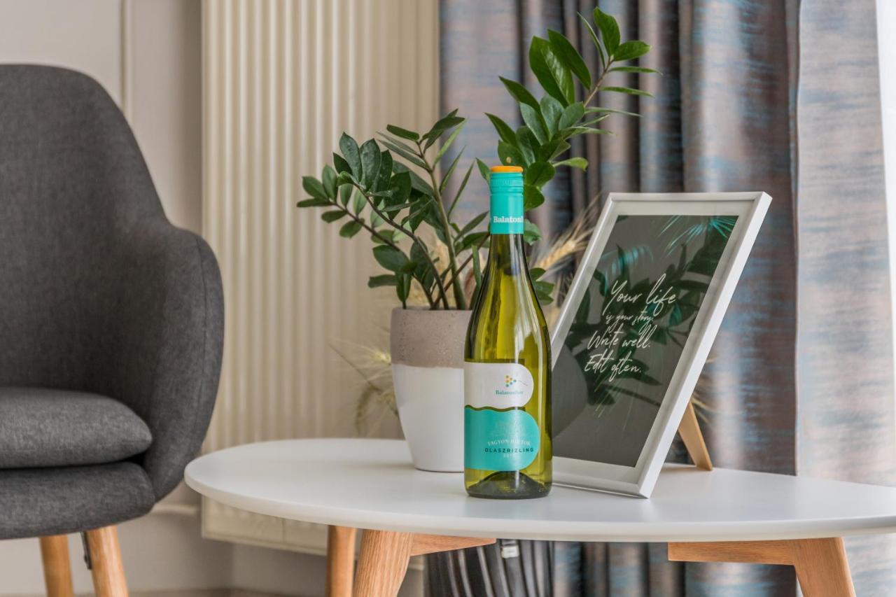 Villa 21 Boutique Rooms Balatonalmádi エクステリア 写真