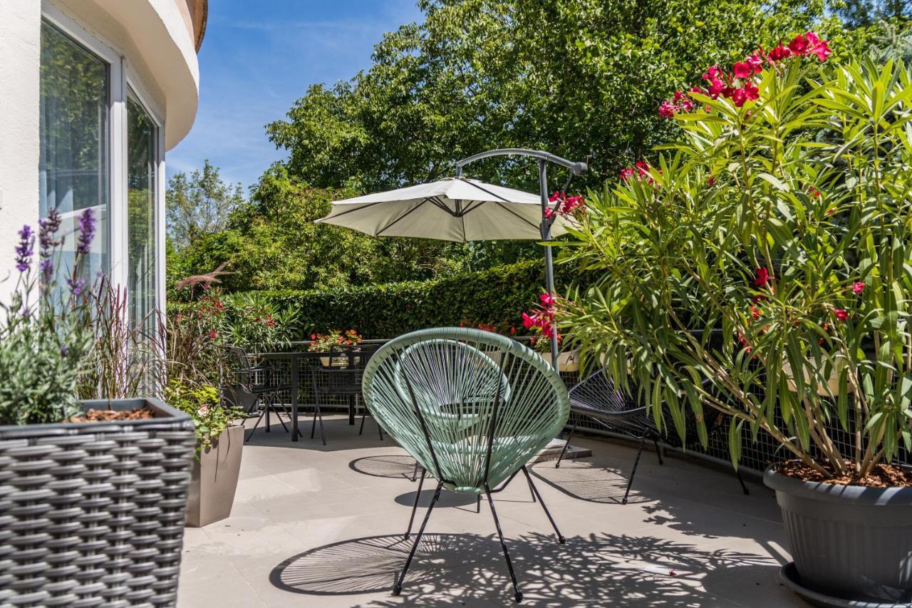 Villa 21 Boutique Rooms Balatonalmádi エクステリア 写真