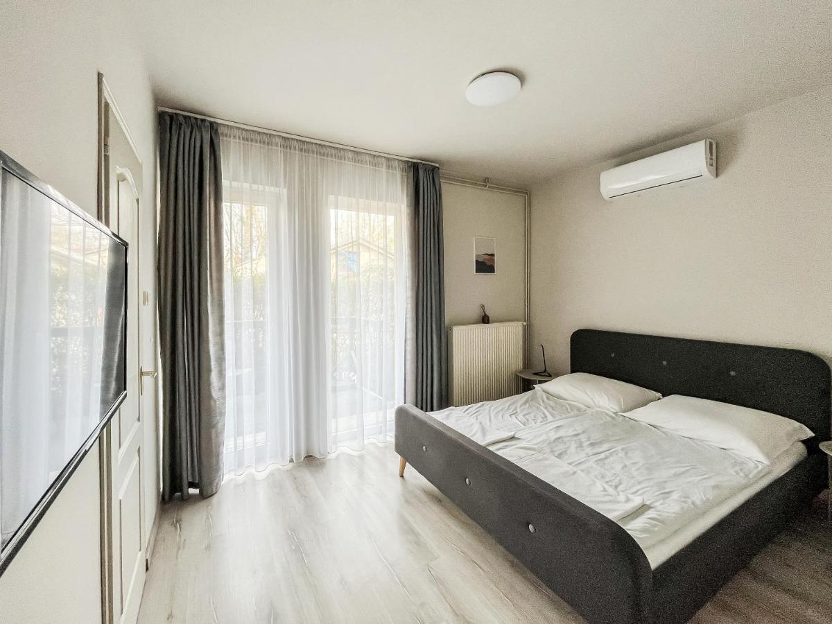 Villa 21 Boutique Rooms Balatonalmádi エクステリア 写真