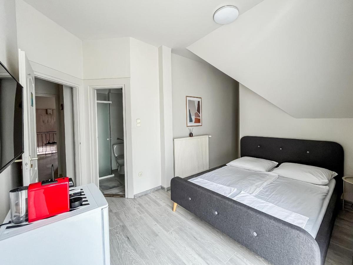 Villa 21 Boutique Rooms Balatonalmádi エクステリア 写真