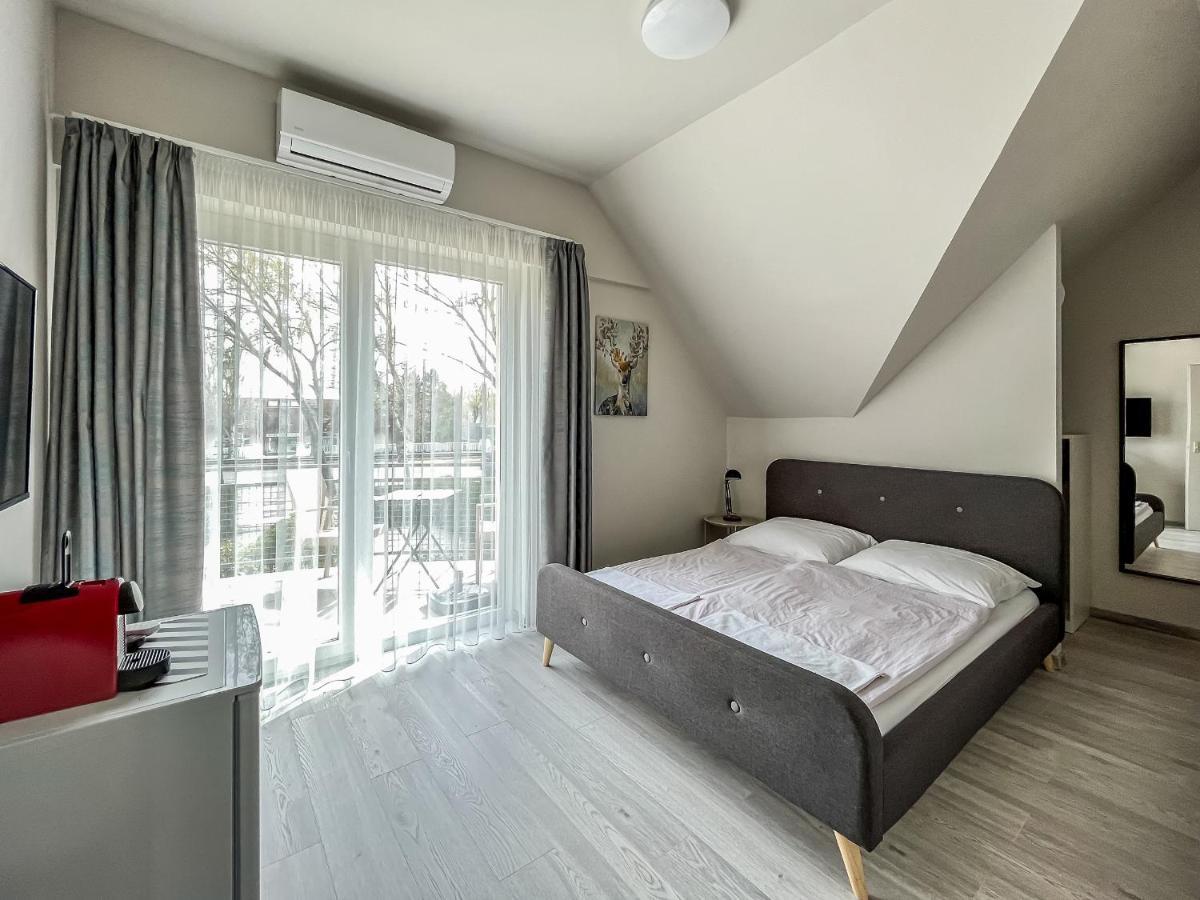 Villa 21 Boutique Rooms Balatonalmádi エクステリア 写真