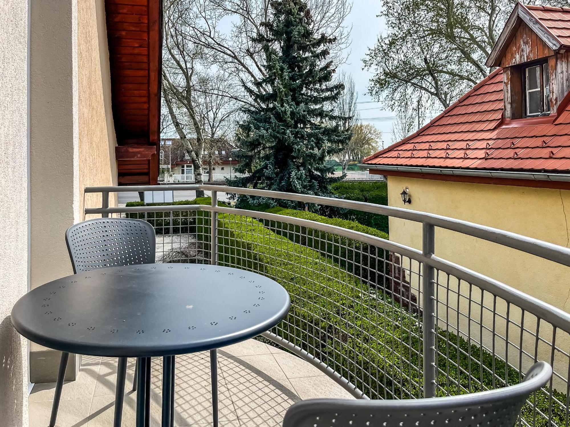 Villa 21 Boutique Rooms Balatonalmádi エクステリア 写真