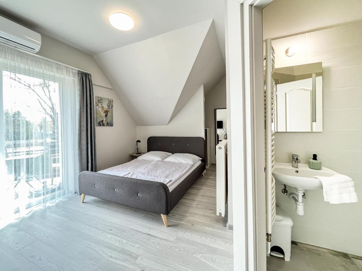 Villa 21 Boutique Rooms Balatonalmádi エクステリア 写真