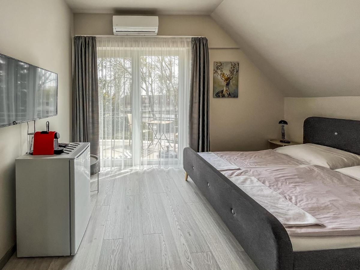 Villa 21 Boutique Rooms Balatonalmádi エクステリア 写真