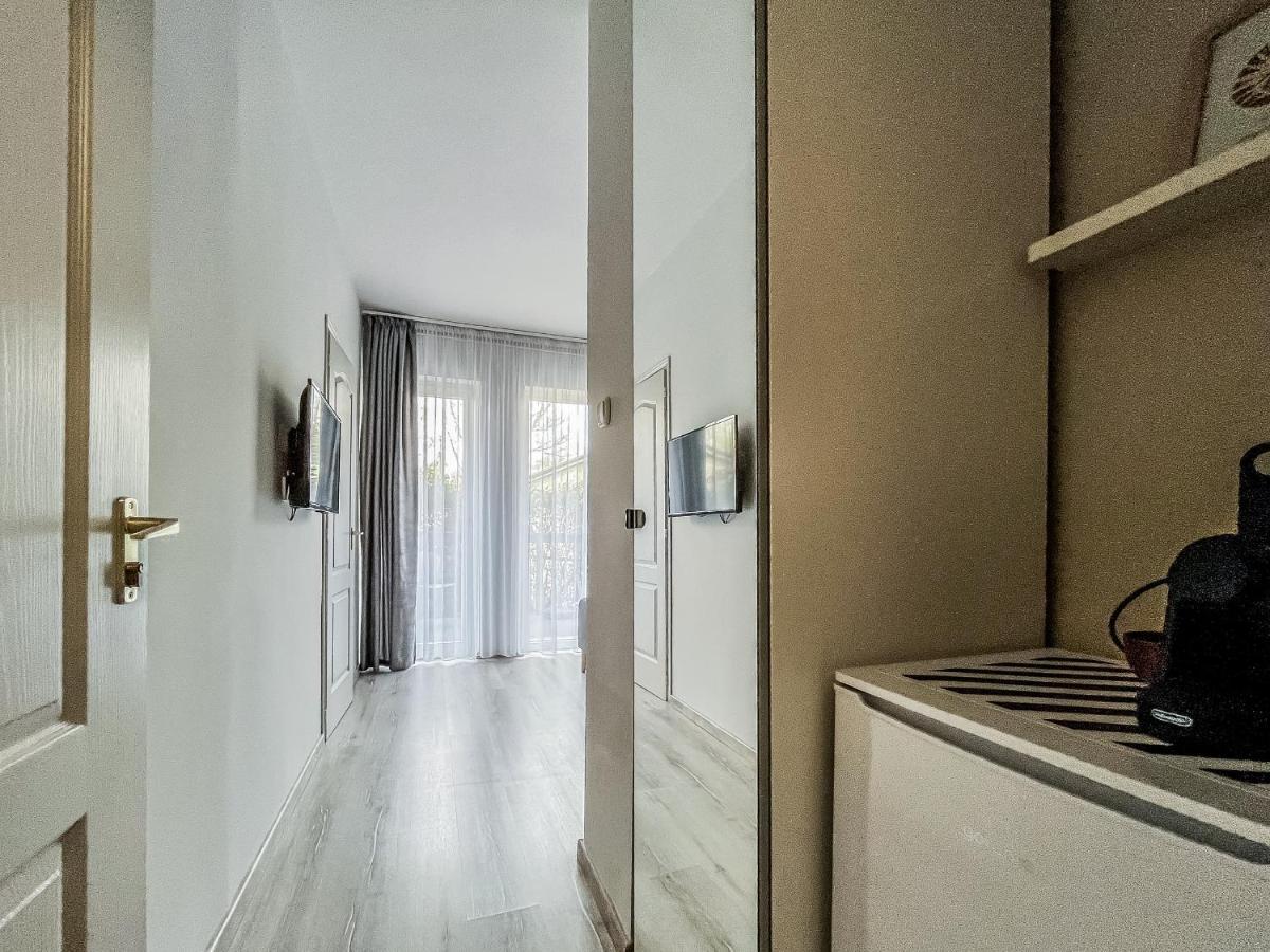 Villa 21 Boutique Rooms Balatonalmádi エクステリア 写真