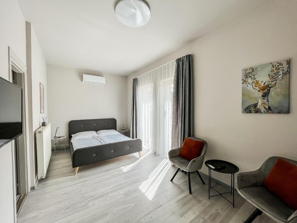Villa 21 Boutique Rooms Balatonalmádi エクステリア 写真
