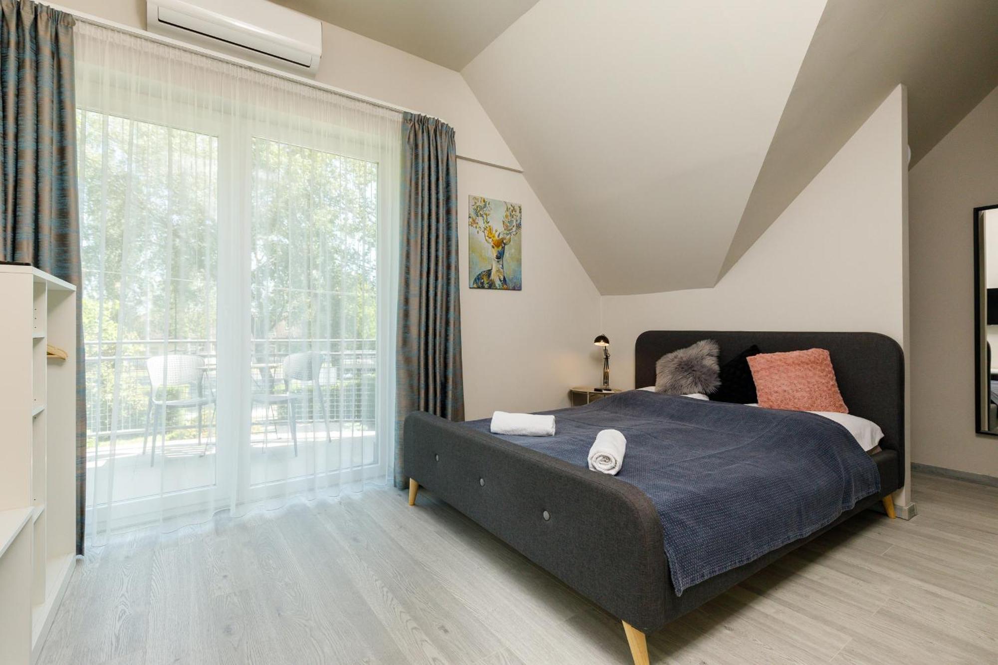Villa 21 Boutique Rooms Balatonalmádi エクステリア 写真